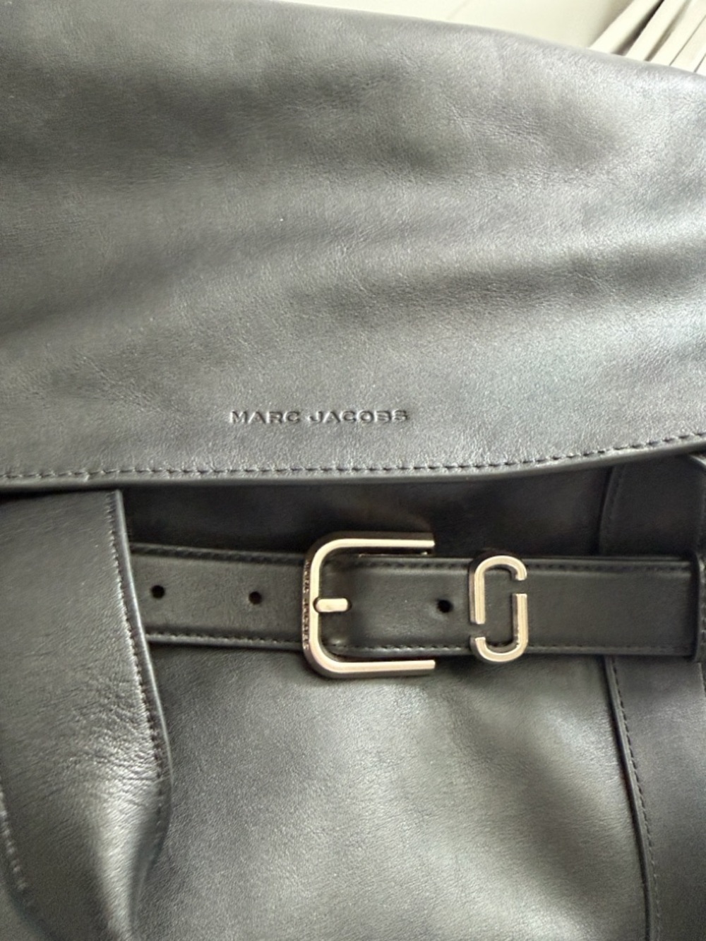 Marc Jacobs Black Dakota Leather Tote with Interior Zip Pocket - Picture 5 of 8